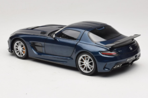 Mercedes SLS AMG Black Series Daytona Blue Metallic Minichamps 1:18 110033026 Metall — Bild 7 von 8