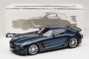 Mercedes SLS AMG Black Series Daytona Blue Metallic Minichamps 1:18 110033026 Metall — Bild 8 von 8