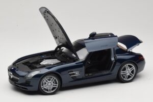 Mercedes SLS AMG C197 Blue Metallic Minichamps 1:18 100039021 Metall — Bild 2 von 8