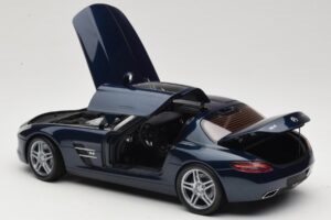 Mercedes SLS AMG C197 Blue Metallic Minichamps 1:18 100039021 Metall — Bild 5 von 8