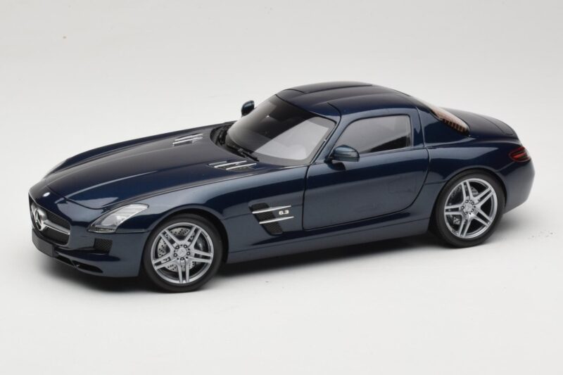 Mercedes SLS AMG C197 Blue Metallic Minichamps 1:18 100039021 Metall