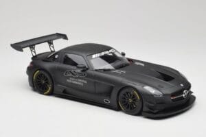 Mercedes AMG SLS C197 GT3 45 Jahre Driving Performance Minichamps 1:18 151133100 Metall — Bild 4 von 6