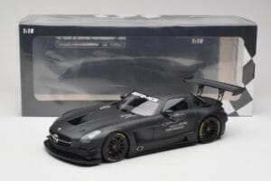 Mercedes AMG SLS C197 GT3 45 Jahre Driving Performance Minichamps 1:18 151133100 Metall — Bild 6 von 6
