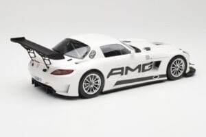 Mercedes AMG SLS C197 GT3 Street Weiß Minichamps 1:18 151123107 Metall — Bild 2 von 6