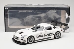 Mercedes AMG SLS C197 GT3 Street Weiß Minichamps 1:18 151123107 Metall — Bild 6 von 6