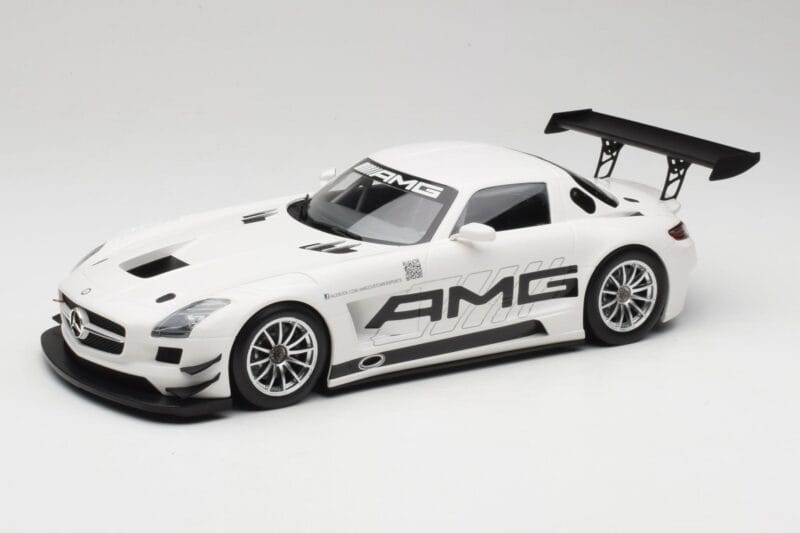 Mercedes AMG SLS C197 GT3 Street Weiß Minichamps 1:18 151123107 Metall