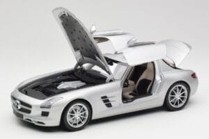 Mercedes SLS AMG C197 Iridium Silber Minichamps 1:18 100039026 Metall — Bild 2 von 8