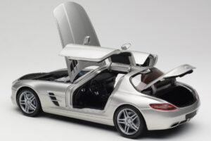 Mercedes SLS AMG C197 Matt Silber Minichamps 1:18 100039029 Metall — Bild 5 von 8