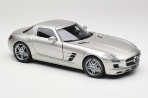 Mercedes SLS AMG C197 Matt Silber Minichamps 1:18 100039029 Metall — Bild 6 von 8