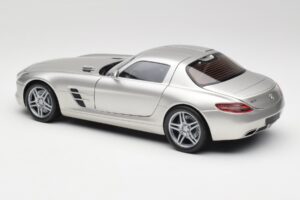 Mercedes SLS AMG C197 Matt Silber Minichamps 1:18 100039029 Metall — Bild 7 von 8