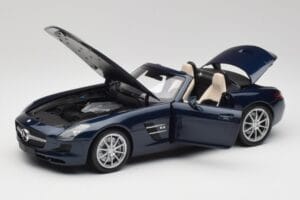 Mercedes SLS AMG R197 Roadster South Seas Blau Minichamps 1:18 100039031 Metall — Bild 2 von 8