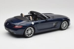 Mercedes SLS AMG R197 Roadster South Seas Blau Minichamps 1:18 100039031 Metall — Bild 3 von 8