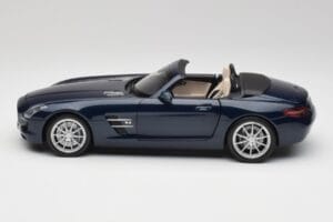 Mercedes SLS AMG R197 Roadster South Seas Blau Minichamps 1:18 100039031 Metall — Bild 4 von 8