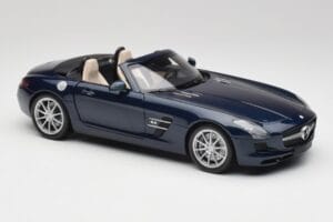 Mercedes SLS AMG R197 Roadster South Seas Blau Minichamps 1:18 100039031 Metall — Bild 6 von 8