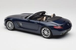 Mercedes SLS AMG R197 Roadster South Seas Blau Minichamps 1:18 100039031 Metall — Bild 7 von 8