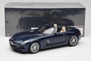 Mercedes SLS AMG R197 Roadster South Seas Blau Minichamps 1:18 100039031 Metall — Bild 8 von 8