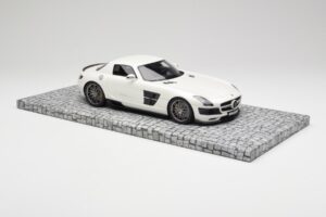 Mercedes Brabus SLS AMG 700 Biturbo Pearl Weiß Minichamps 1:18 107032020 Metall — Bild 4 von 6