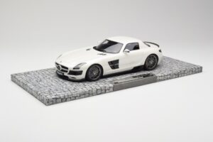 Mercedes Brabus SLS AMG 700 Biturbo Pearl Weiß Minichamps 1:18 107032020 Metall