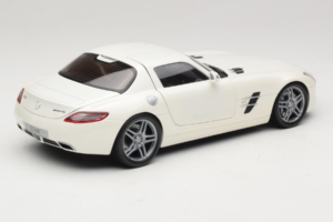 Mercedes SLS AMG Designo Mystic White Museum Edition Minichamps 1:18 B66055551 Metall — Bild 3 von 8