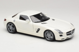 Mercedes SLS AMG Designo Mystic White Museum Edition Minichamps 1:18 B66055551 Metall — Bild 6 von 8