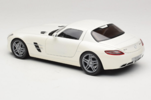 Mercedes SLS AMG Designo Mystic White Museum Edition Minichamps 1:18 B66055551 Metall — Bild 7 von 8