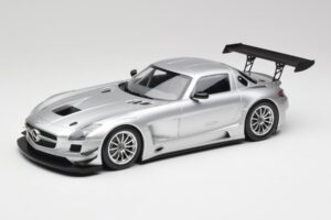 Mercedes SLS AMG GT3 C197 Street Silber Minichamps 1:18 151113100 Metall