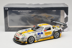 Mercedes SLS AMG GT3 #21 Rowe Racing M. Hartung / N. Heyer ADAC 24 Hours Nurburgring 2013 Minichamps 1:18 151133121 Metall — Bild 6 von 6