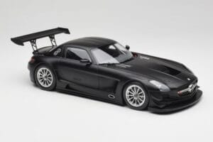 Mercedes SLS AMG GT3 C197 Street Matt Schwarz Minichamps 1:18 151113101 Metall — Bild 4 von 6