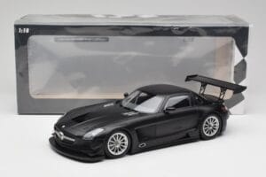 Mercedes SLS AMG GT3 C197 Street Matt Schwarz Minichamps 1:18 151113101 Metall — Bild 6 von 6