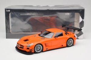 Mercedes SLS AMG GT3 C197 Street Orange Minichamps 1:18 151113105 Metall — Bild 6 von 6