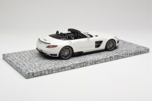 Mercedes Brabus SLS AMG 700 Biturbo Roadster Pearl Weiß Minichamps 1:18 107032130 Metall — Bild 2 von 6