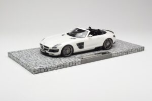 Mercedes Brabus SLS AMG 700 Biturbo Roadster Pearl Weiß Minichamps 1:18 107032130 Metall