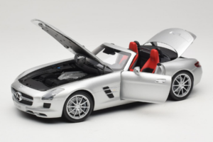 Mercedes SLS AMG Roadster Iridium Silber Minichamps 1:18 B66960078 Metall — Bild 2 von 8