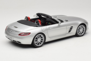 Mercedes SLS AMG Roadster Iridium Silber Minichamps 1:18 B66960078 Metall — Bild 3 von 8