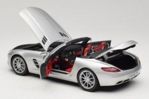 Mercedes SLS AMG Roadster Iridium Silber Minichamps 1:18 B66960078 Metall — Bild 5 von 8