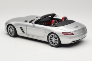 Mercedes SLS AMG Roadster Iridium Silber Minichamps 1:18 B66960078 Metall — Bild 7 von 8