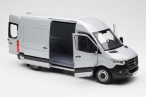 Mercedes Sprinter W907 Silber Norev 1:18 183424 Metall — Bild 5 von 8