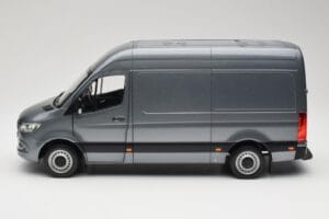 Mercedes Sprinter W907 Kastenwagen Selenite Grey Metallic Norev 1:18 B66004163 Metall — Bild 4 von 8