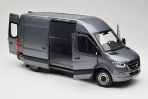 Mercedes Sprinter W907 Kastenwagen Selenite Grey Metallic Norev 1:18 B66004163 Metall — Bild 5 von 8