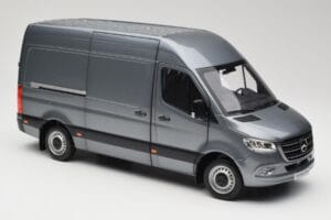 Mercedes Sprinter W907 Kastenwagen Selenite Grey Metallic Norev 1:18 B66004163 Metall — Bild 6 von 8