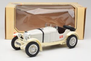 Mercedes SSKL Weiß & Creme Bburago 1:18 3002-M1 Metall — Bild 6 von 6