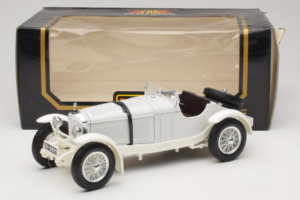 Mercedes SSKL Weiß 1931 Bburago 1:18 3002-M2 Metall — Bild 6 von 6