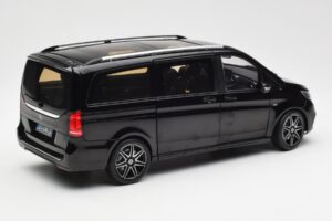 Mercedes V-Class W447 AMG Line Schwarz Norev 1:18 183860 Metall — Bild 3 von 6