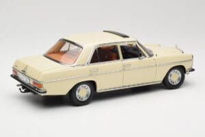 Mercedes W115 Strich 8 Creme Sun Star 1:18 4581 Metall — Bild 3 von 8