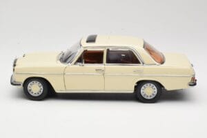 Mercedes W115 Strich 8 Creme Sun Star 1:18 4581 Metall — Bild 4 von 8
