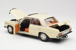 Mercedes W115 Strich 8 Creme Sun Star 1:18 4581 Metall — Bild 5 von 8
