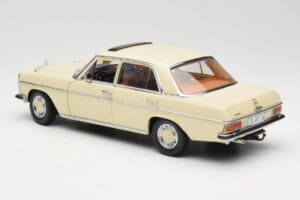 Mercedes W115 Strich 8 Creme Sun Star 1:18 4581 Metall — Bild 7 von 8