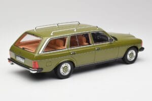 Mercedes W123 200T Cypress Grün BoS Models 1:18 BOS008 Metall — Bild 2 von 6
