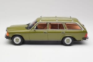 Mercedes W123 200T Cypress Grün BoS Models 1:18 BOS008 Metall — Bild 3 von 6