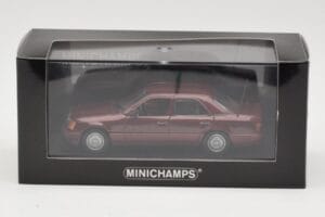 Mercedes W124 Dark Red Metallic Minichamps 1:43 MB002 Metall — Bild 4 von 4